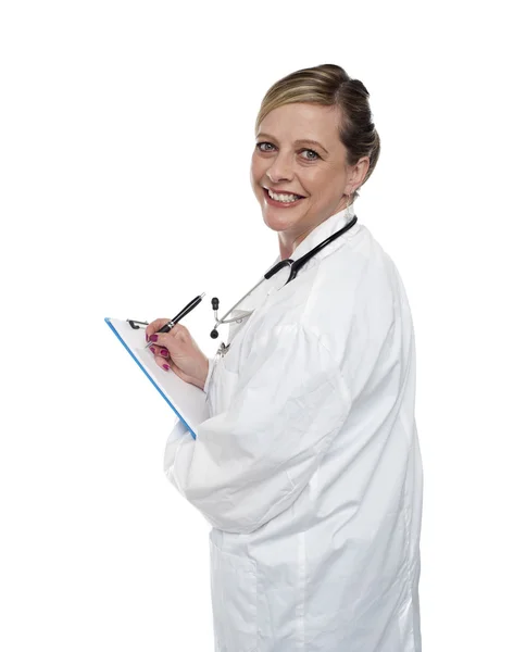 Medico esperto scrittura prescrizione — Foto Stock