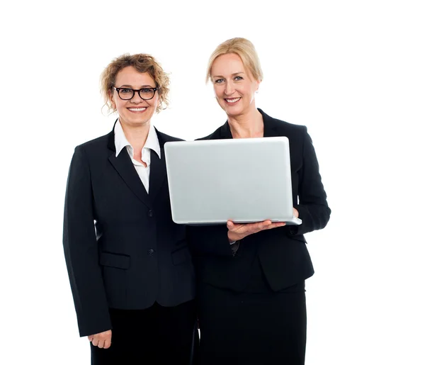 Erfahrene Wirtschaftsunternehmen am Werk — Stockfoto