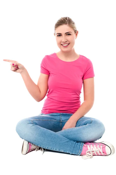 Pretty teen girl pointing at something — Stock Photo, Image