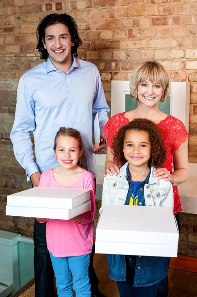 Excited little girls holding pizza boxes — Stock Photo, Image