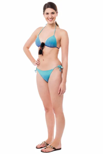 Modelo de bikini sexy, toma de estudio de cuerpo entero — Foto de Stock
