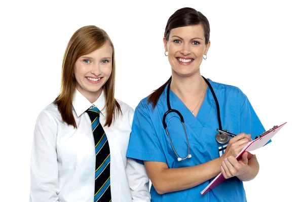 Liceo ragazza in medici clinica — Foto Stock