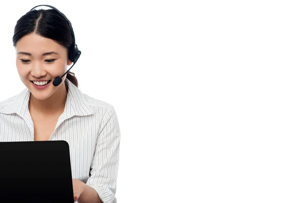 Hjälp skrivbord operatör kommunicera med klienten — Stockfoto