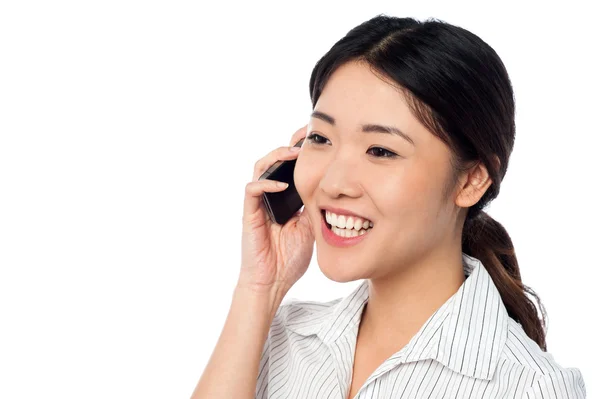 Young girl speaking over cell phone — Stock Photo, Image