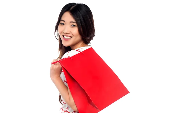 Shopaholic aantrekkelijke Aziatisch meisje — Stockfoto