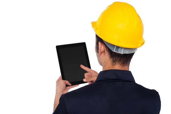Operaio dispositivo tablet operativo, posa posteriore — Foto Stock