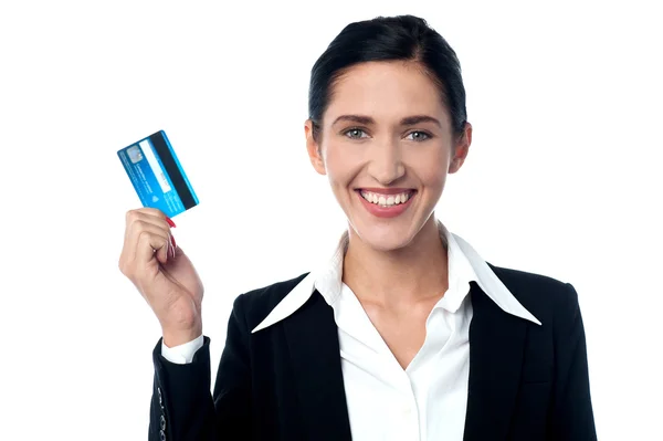 Attractive business lady showing credit card — Stock Photo, Image