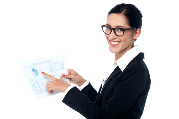 Businesswoman sharing annual reports — Stock Photo, Image
