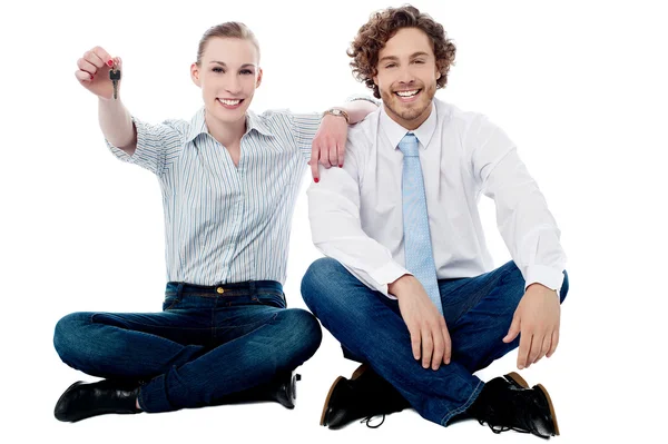 Business executives sitting on the floor — Stock Photo, Image