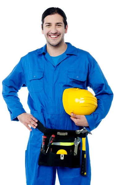Jovem trabalhador da construção posando com confiança — Fotografia de Stock