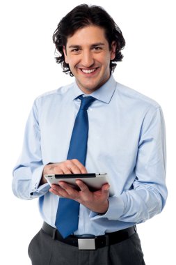 genç işadamı tablet cihaz