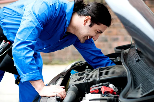 Mechanic checking under the car engine — Stock Photo, Image