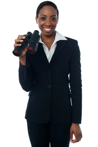 Businesswoman holding binoculars — Stock Photo, Image