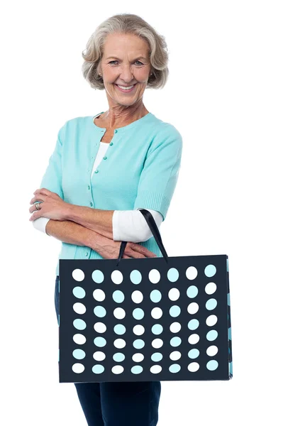 Mujer mayor con bolsa de compras — Foto de Stock