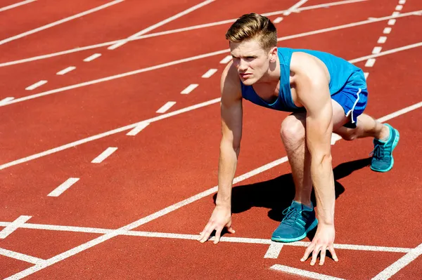 Sprinter gjør seg klar til å starte løpet – stockfoto