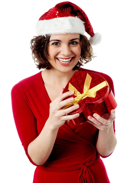 Emocionado mujer santa apertura caja de regalo — Foto de Stock