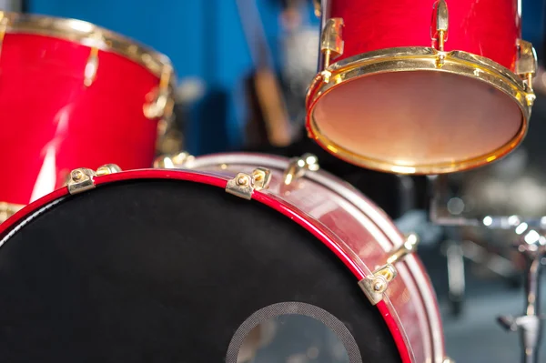 Red drum kit inside studio — Stock Photo, Image