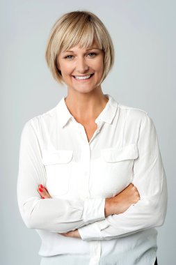 çekici kendine güvenen kadın