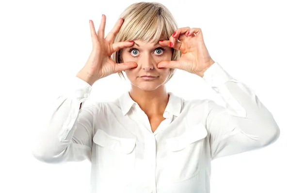 Gerijpte vrouw met ogen wijd open — Stockfoto