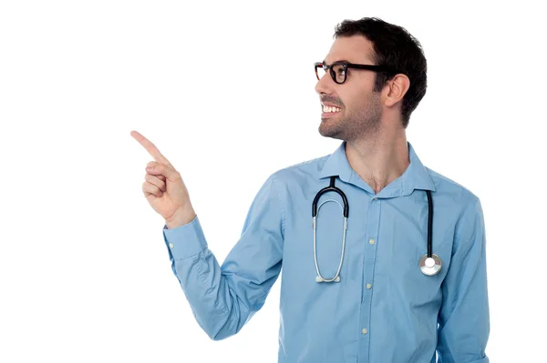 Young doctor pointing copy space area — Stock Photo, Image