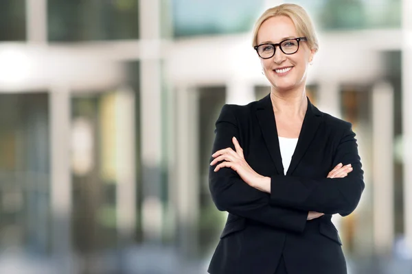 Vertrouwen midden leeftijd vrouwelijke uitvoerend — Stockfoto