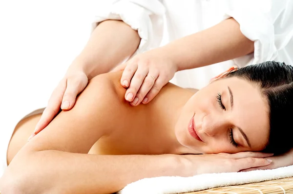 Relaxed young woman enjoying body massage — Stock Photo, Image