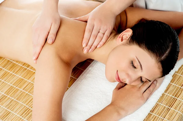 Pretty woman getting spa treatment — Stock Photo, Image