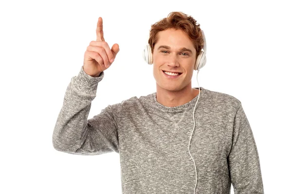 Cool young handsome guy enjoying music — Stock Photo, Image