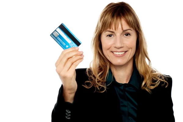 Businesswoman displaying cash card — Stock Photo, Image