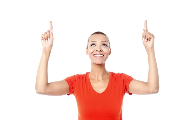 Mooie vrouw naar boven gericht — Stockfoto