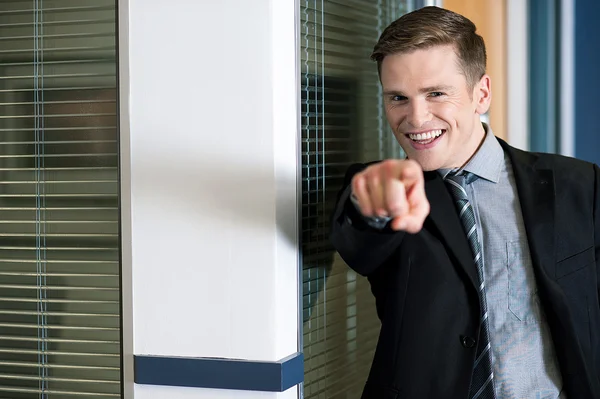 Businessman in suit pointing finger — Stock Photo, Image