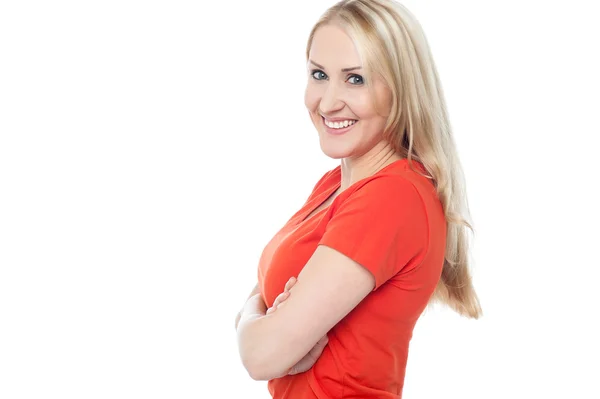 Pretty lady posing with her arms crossed — Stock Photo, Image