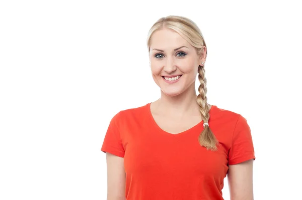 Portrait of smiling young woman — Stock Photo, Image