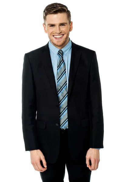 Smiling businessman posing casually — Stock Photo, Image