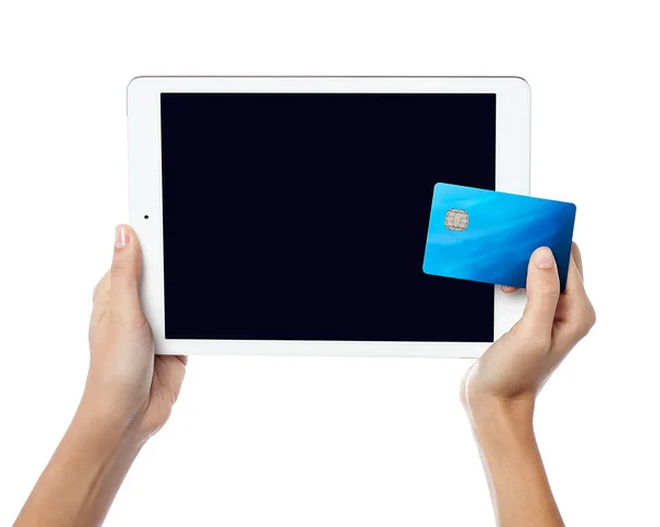 Menselijke handen met tablet pc en creditcard — Stockfoto