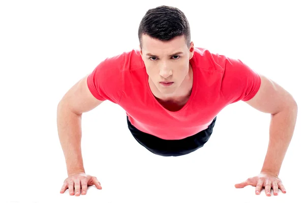 Young man doing push-ups — Stock Photo, Image