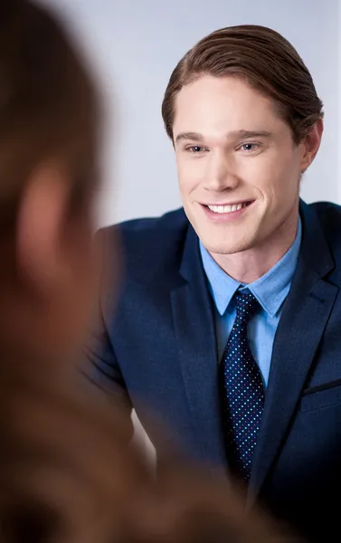 Junge Führungskräfte in einem Meeting — Stockfoto