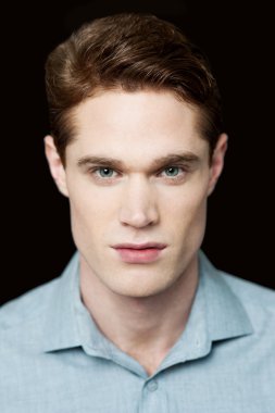 zeki bir genç adam resmi