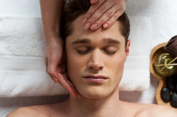 Young man getting spa treatment — Stock Photo, Image