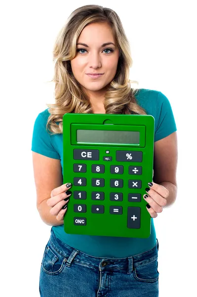 Ženský model s kalkulačkou — Stock fotografie