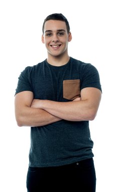 güven ile poz neşeli genç adam