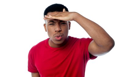 adam bir şey yakın gözlemlemek