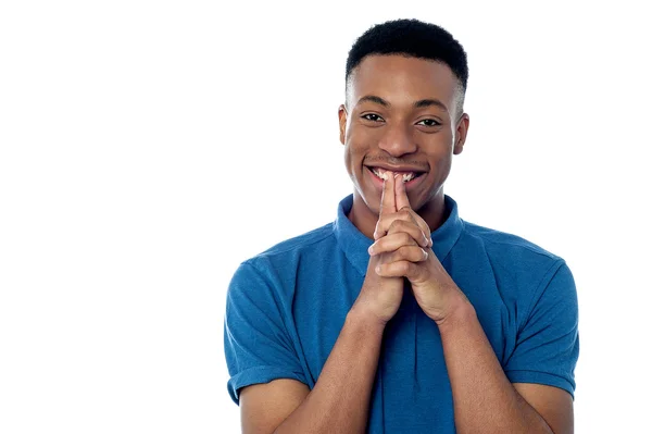 Sorrindo cara bonito africano — Fotografia de Stock