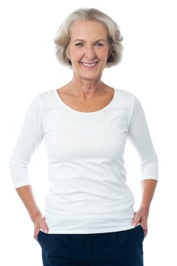 kameraya poz güzel yaşlı kadın