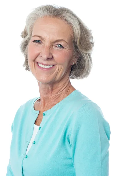 Porträt einer lächelnden Seniorin — Stockfoto