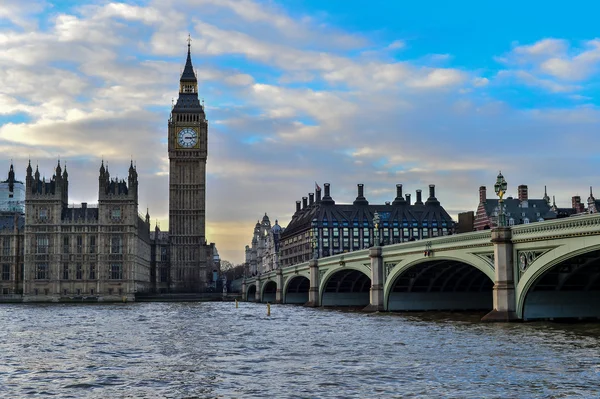 Big ben a westminster bridge v Londýně — Stock fotografie