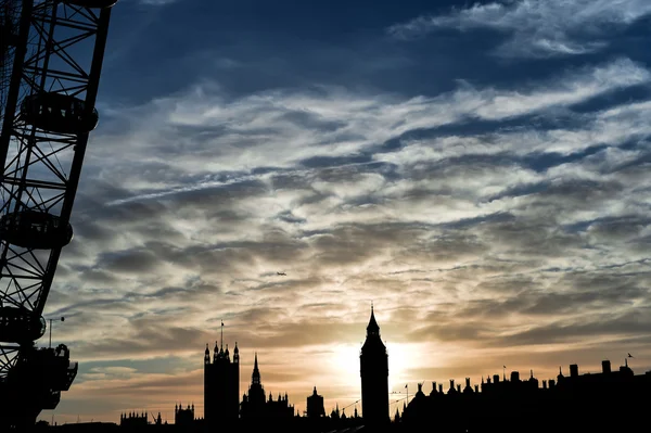 Londons Auge und Big Ben bei Sonnenuntergang — Stockfoto