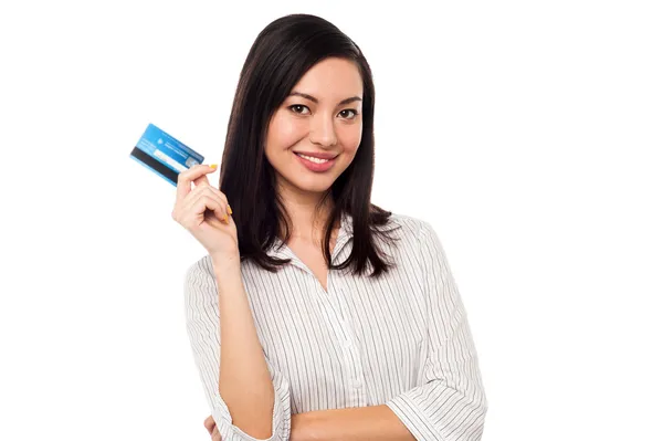 Business lady showing credit card to camera — Stock Photo, Image