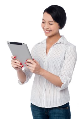 touch pad aygıtı kullanarak iş kadını