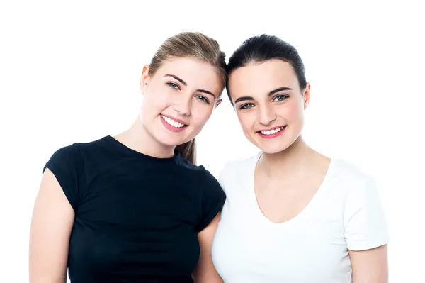 Två unga flickor — Stockfoto